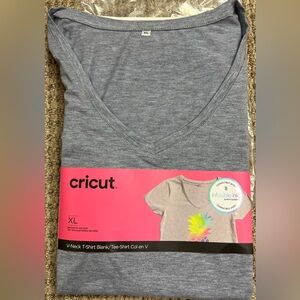 Cricut bluish Gray V-Neck T-Shirt Blank XL womens